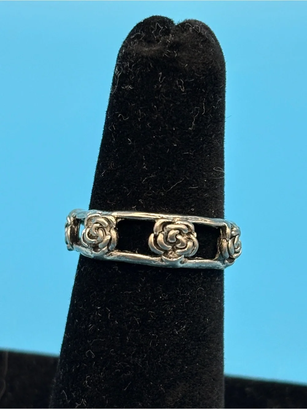 Rose Pattern Band Ring - - Picture 3 of 8